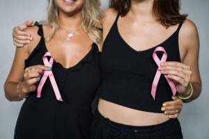 Πώς σχετίζεται ο υψηλός δείκτης μάζας σώματος με την ανταπόκριση στη θεραπεία του καρκίνου του μαστού;  